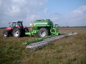 Stroje pro injektáž tekutých hnojiv do půdy